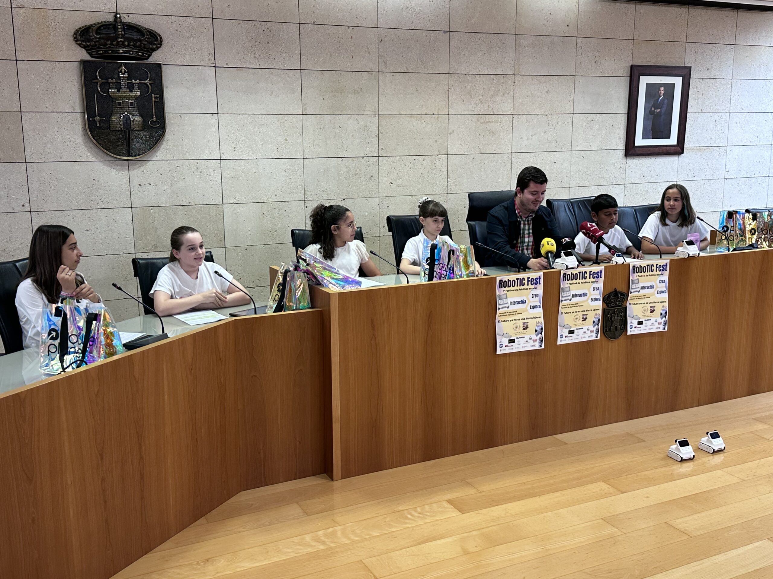 Presentación ante el Alcalde y el Concejal